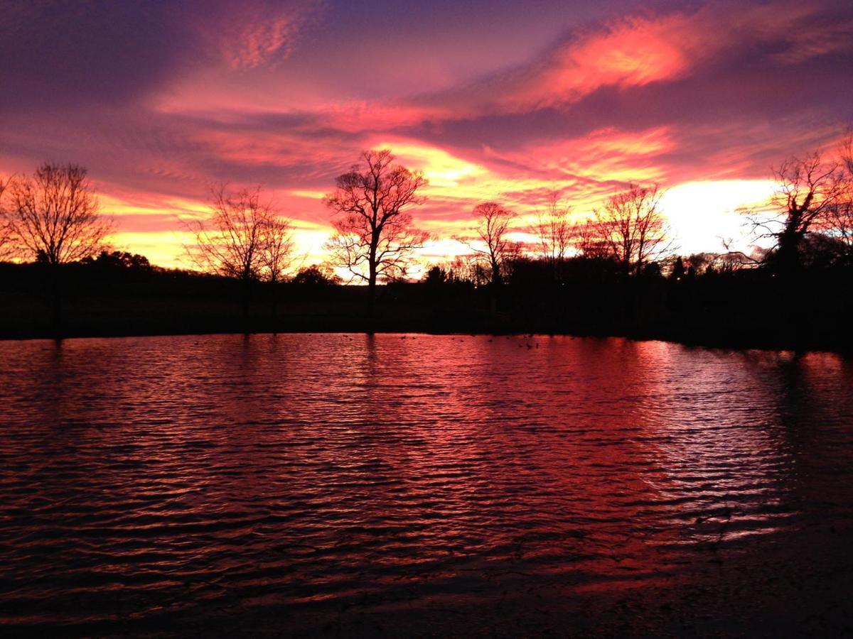 Riverside Lodge Norton  Bagian luar foto